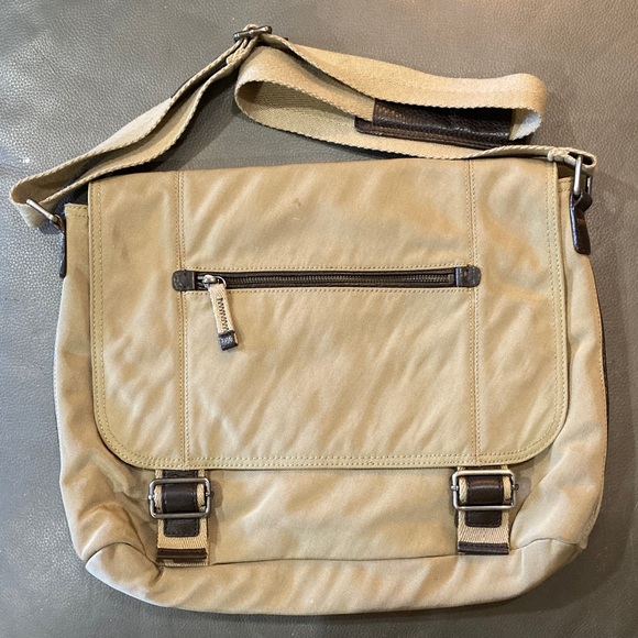 Banana Republic Other - Banana Republic Messenger Bag 17x13